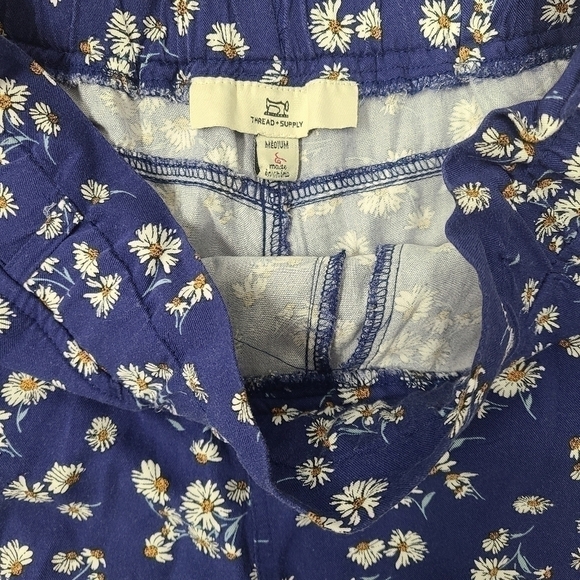 THREAD + Supply Blue Floral Paperbag Shorts - Size Medium - Picture 3 of 5